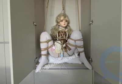 【FXX】◤人偶女友◢P机ZW都能GC三次真是饥渴坏了，可爱的娃娃里面藏着的是痛苦面具，完美的诠释了什么是真正的抽搐，多层全包打底是为了降低氧气浓度和闷汗，蛇缚✙分腿吊缚吊脖绞刑...