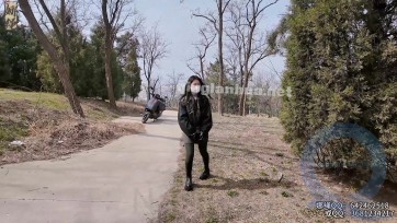 【娜绳工作室】【青柠】小号筒铐和绝版铐，还有定制铐，只不过手的定制铐是戴在黑色手套里，脚的定制铐是戴在靴子里。只有小号筒铐和绝版铐是漏在外面，十分亮眼